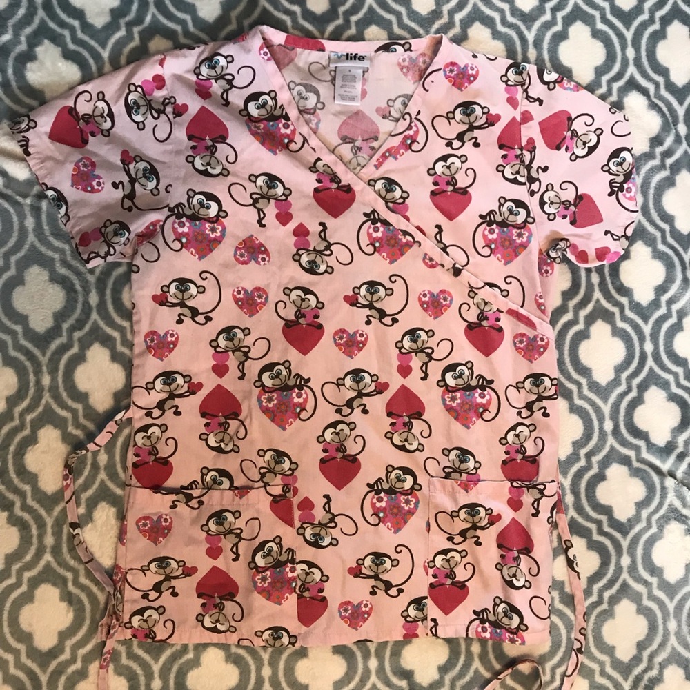 🐒monkey and hearts size S scrub top